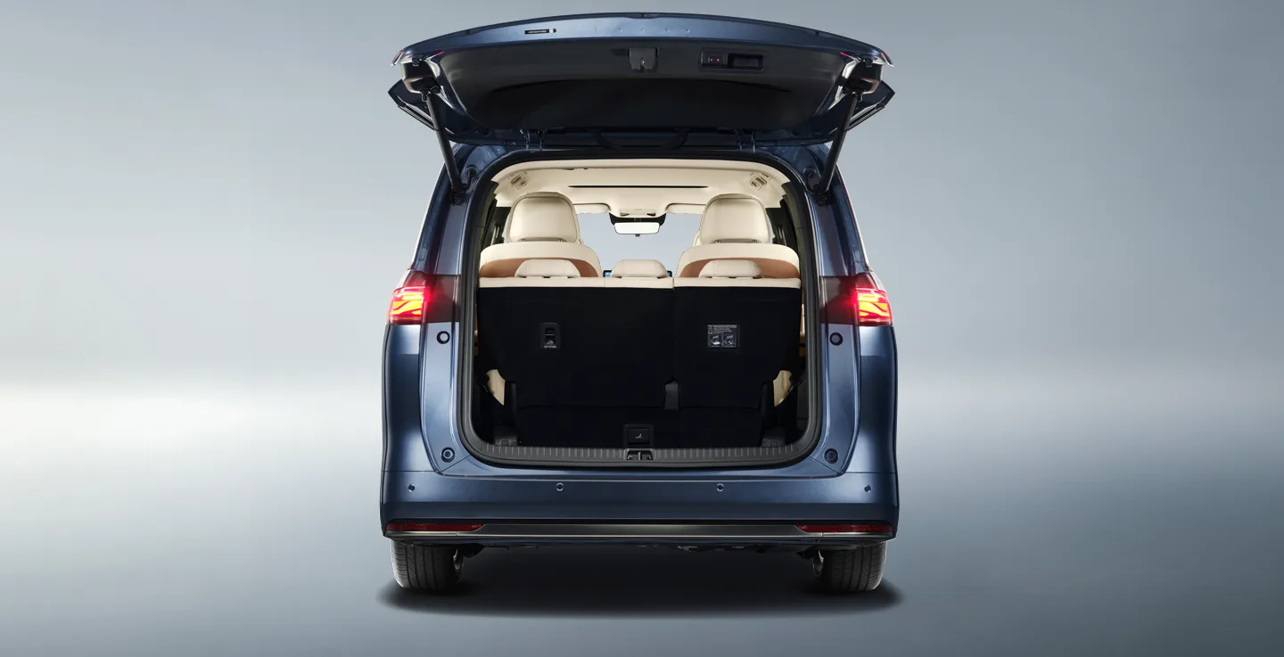 eMAX 9 DM-i exterior